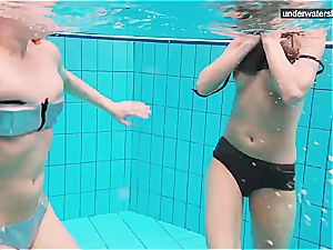 3 nude women have fun underwater